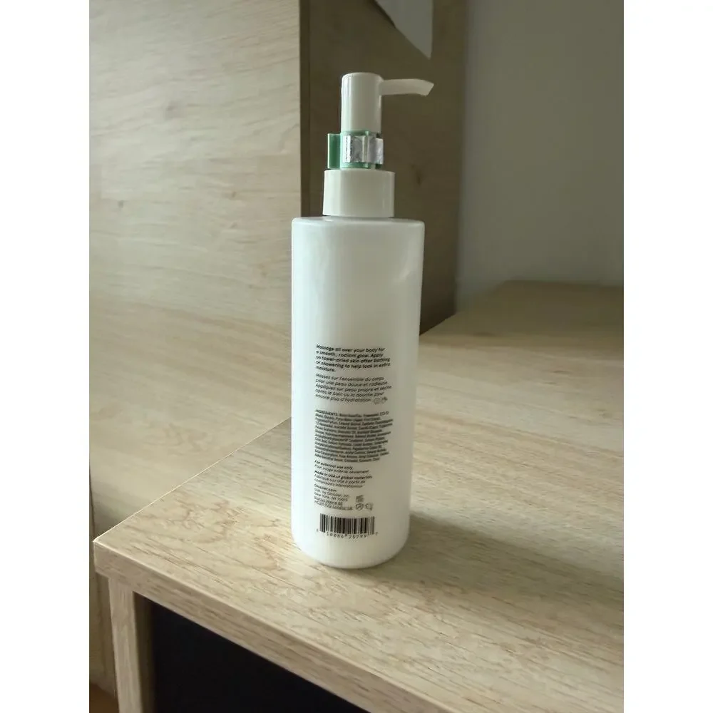 $28 Glossier Daily Perfecting Lotion Sandstone Body Lotion 8.4 oz